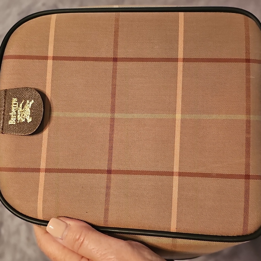 Burberrys Tan and Brown Travel Bag with Signature Style - Picture 4 of 13